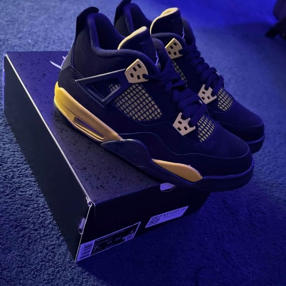 Jordan 4 Retro Thunder DH6927-017 - Picture 2 of 5